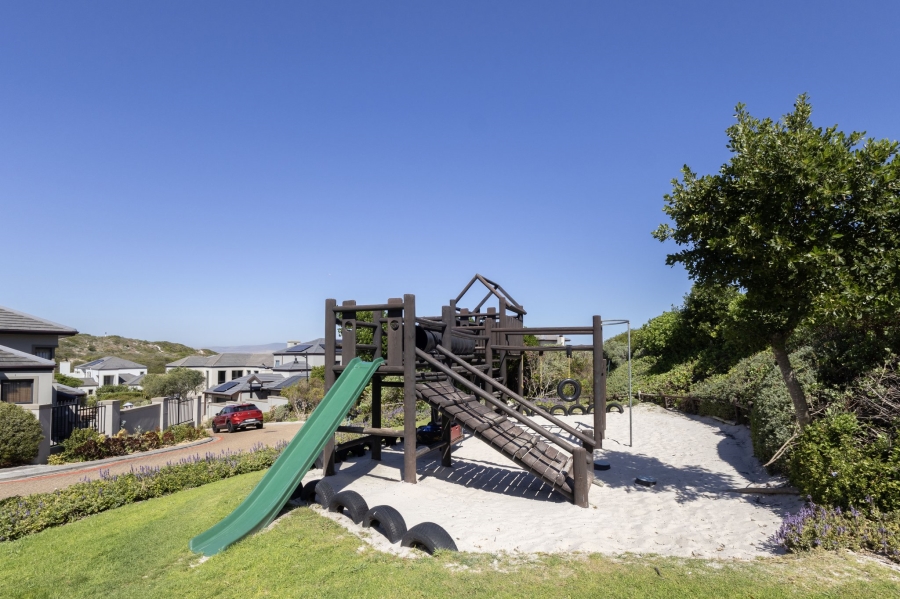 To Let 4 Bedroom Property for Rent in Big Bay Western Cape